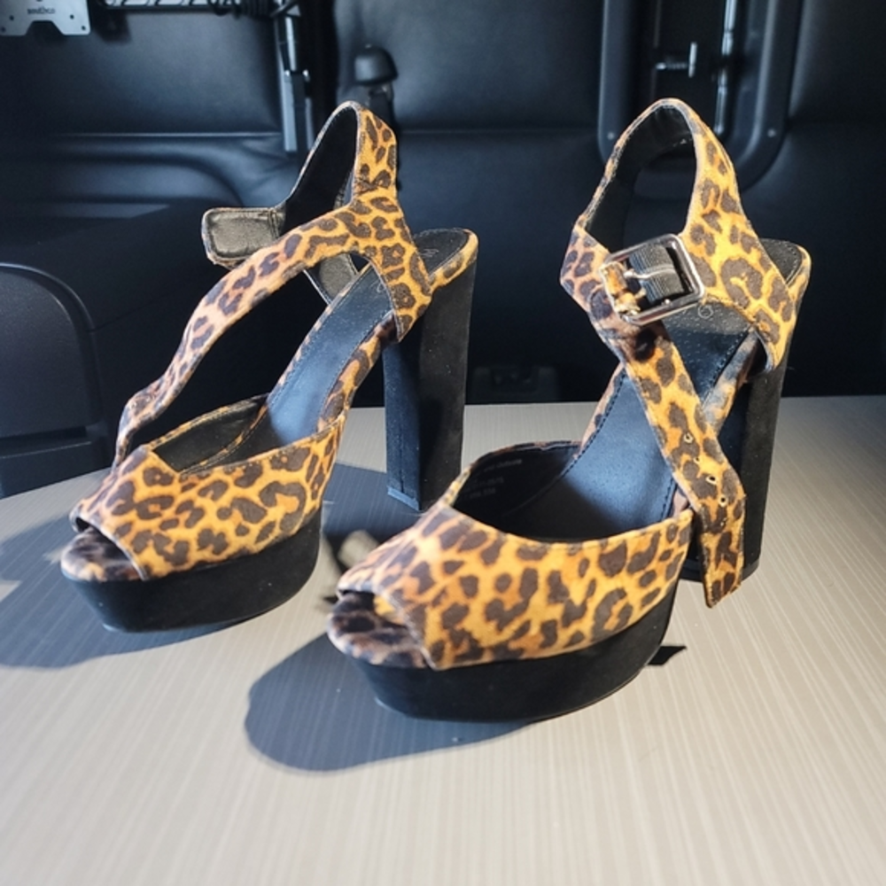 Mossimo Leopard Print Block Heel Platform‎ Open Toe High Heel Sandals Size 8